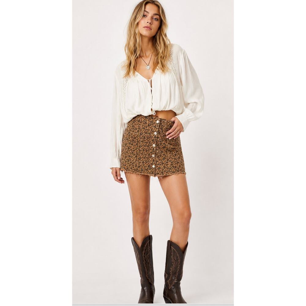 Mittoshop Leopard Print Denim Mini Skirt Size M Button Front Raw Hem Y2K Boho